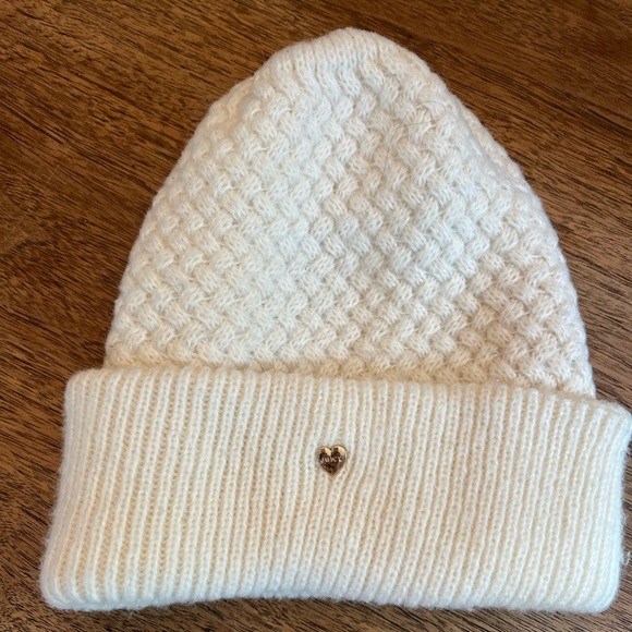 Juicy Couture White Knit Beanie Hat One Size Heart Logo Winter Cozy - Picture 1 of 13